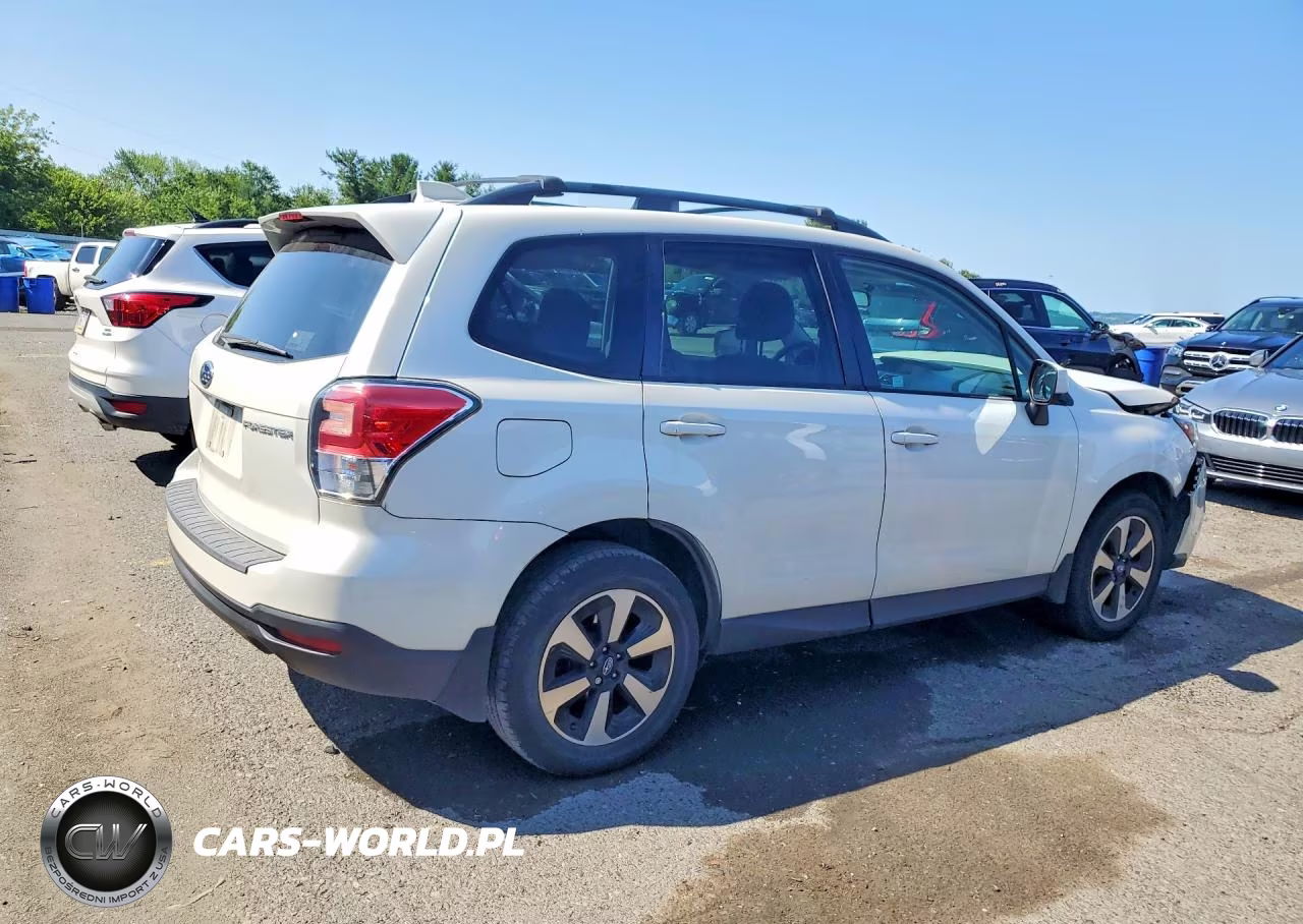 2018 Subaru Forester 2.5I Premium VIN:JF2SJAEC7JH530016 - 3