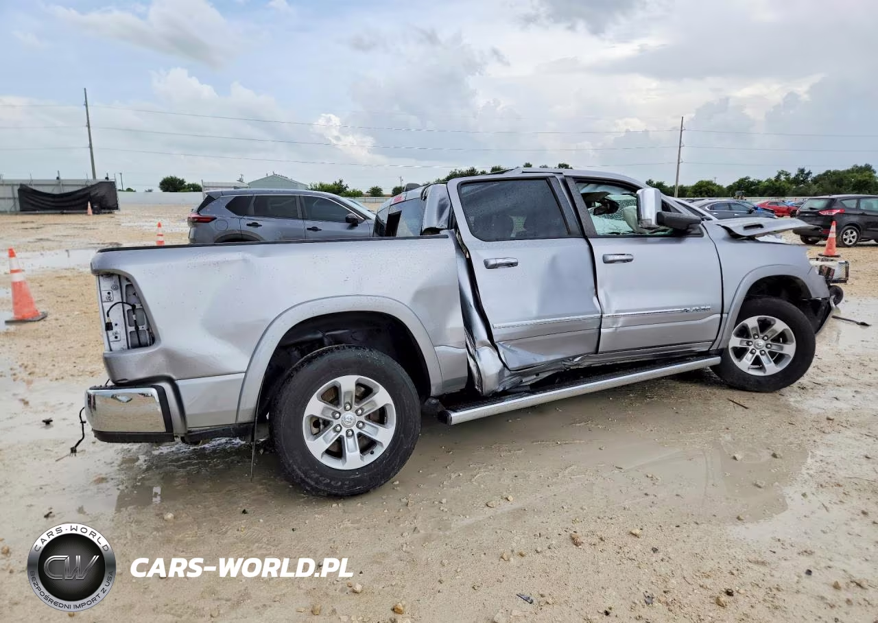 2019 Ram 1500 Laramie VIN:1C6RREJT8KN738290 - 3