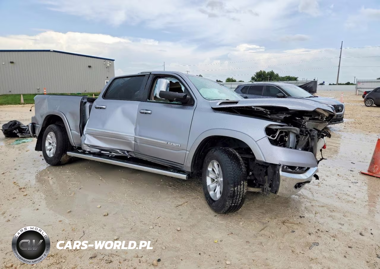2019 Ram 1500 Laramie VIN:1C6RREJT8KN738290 - 4
