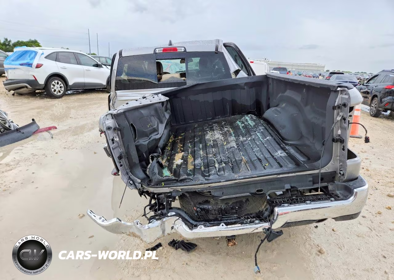 2019 Ram 1500 Laramie VIN:1C6RREJT8KN738290 - 6