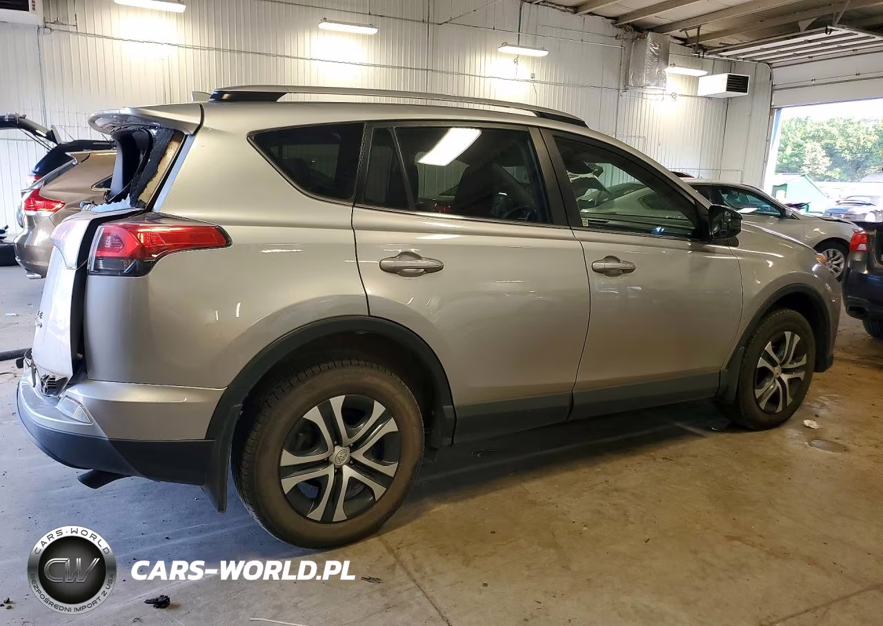2018 Toyota Rav4 Le VIN:JTMBFREV2JJ199757 - 3