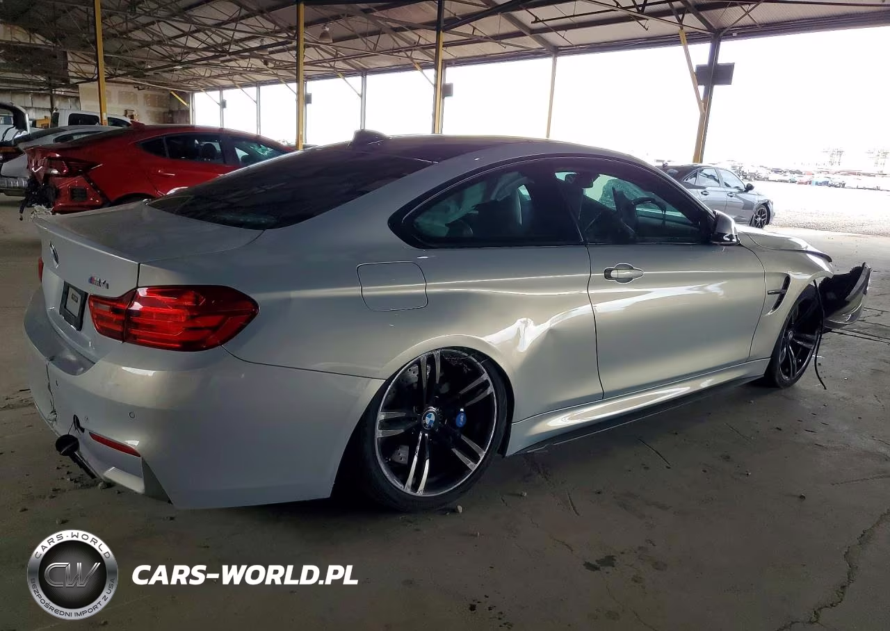 2015 BMW M4 VIN:WBS3R9C58FK335110 - 3