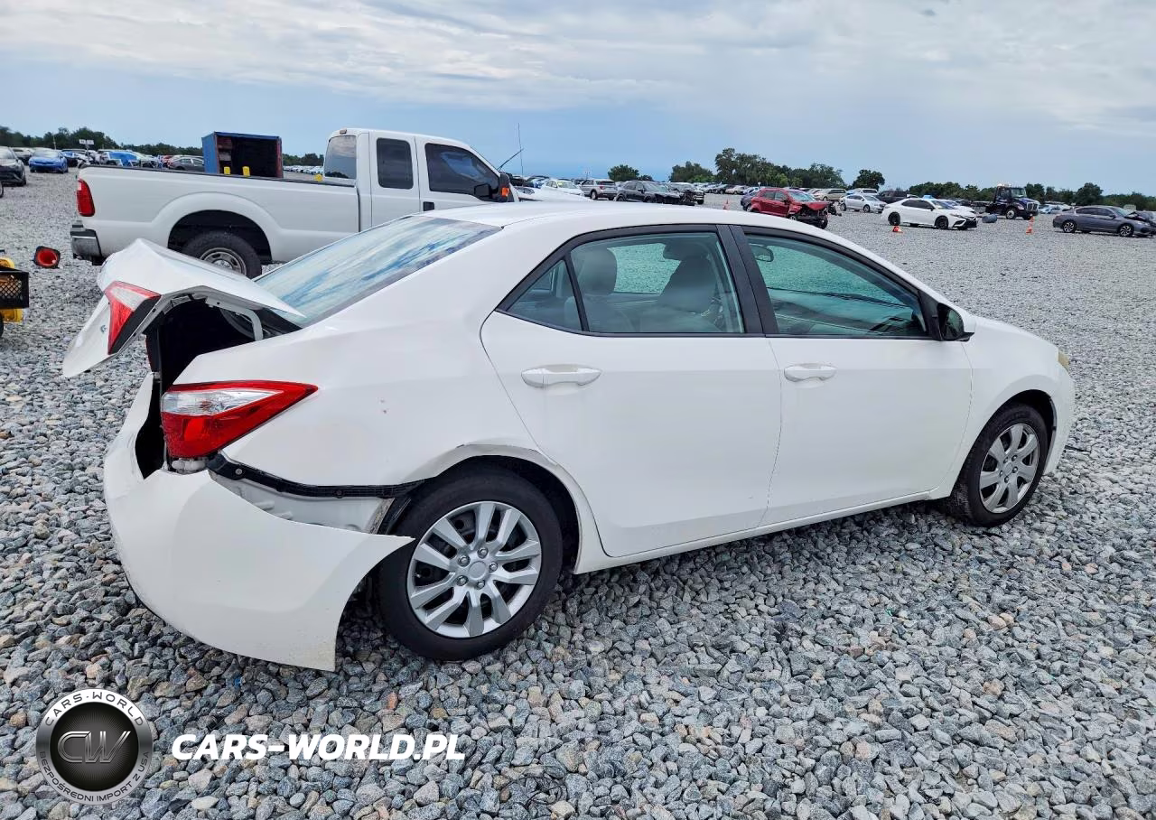 2015 Toyota Corolla Le VIN:5YFBURHE2FP276664 - 3