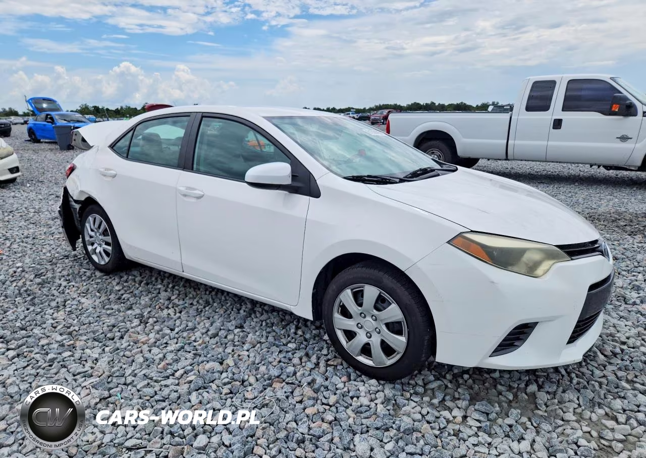 2015 Toyota Corolla Le VIN:5YFBURHE2FP276664 - 4