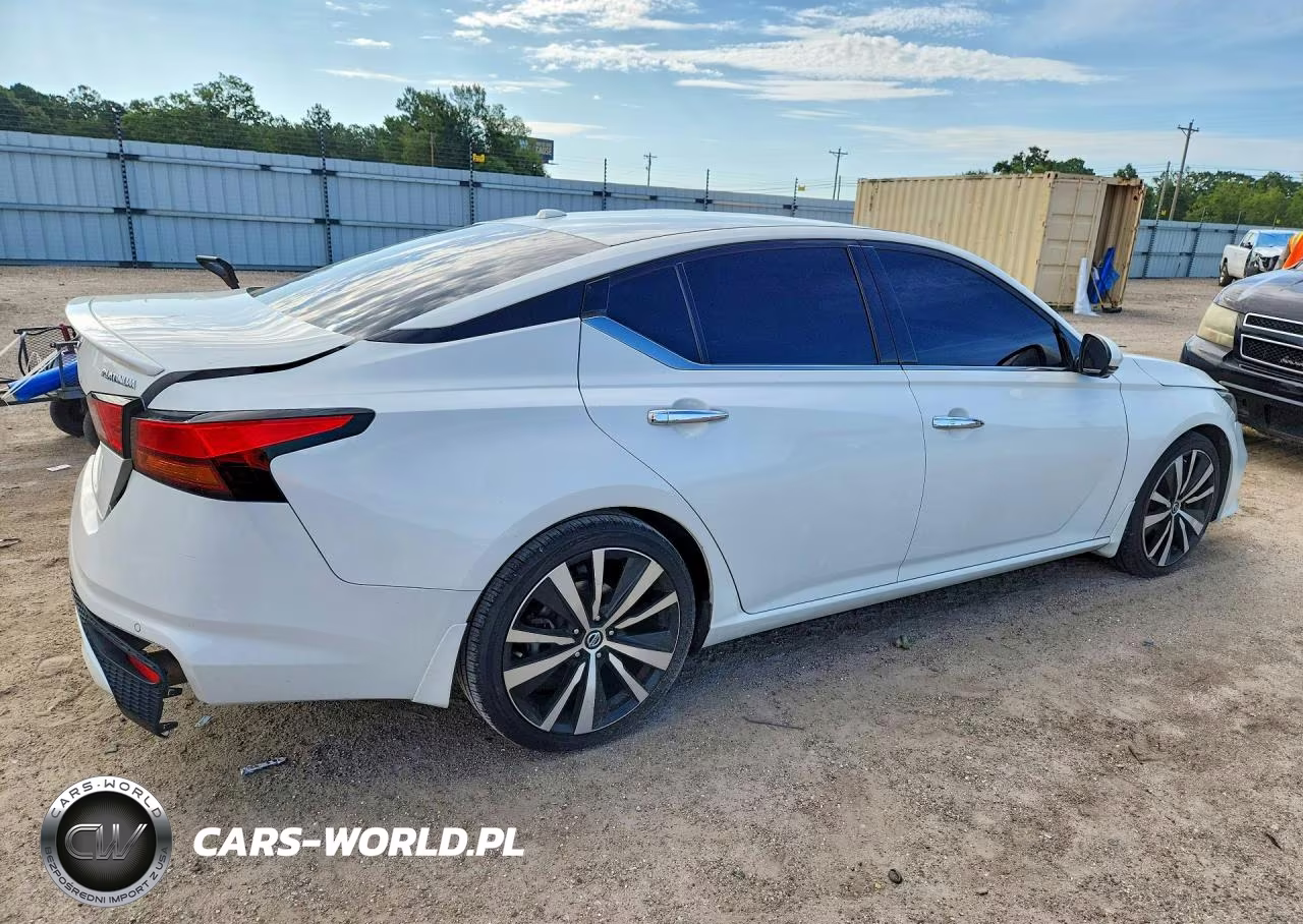 2019 Nissan Altima Platinum VIN:1N4BL4FV0KN328458 - 3