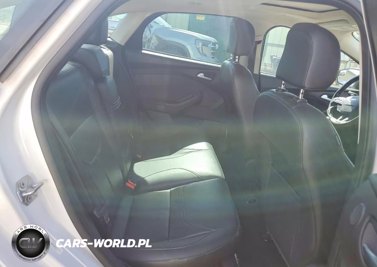 2016 Ford Focus Titanium VIN:1FADP3J25GL367487 - 10