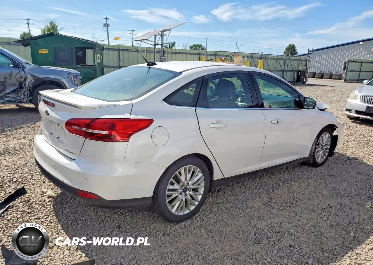 2016 Ford Focus Titanium VIN:1FADP3J25GL367487 - 3