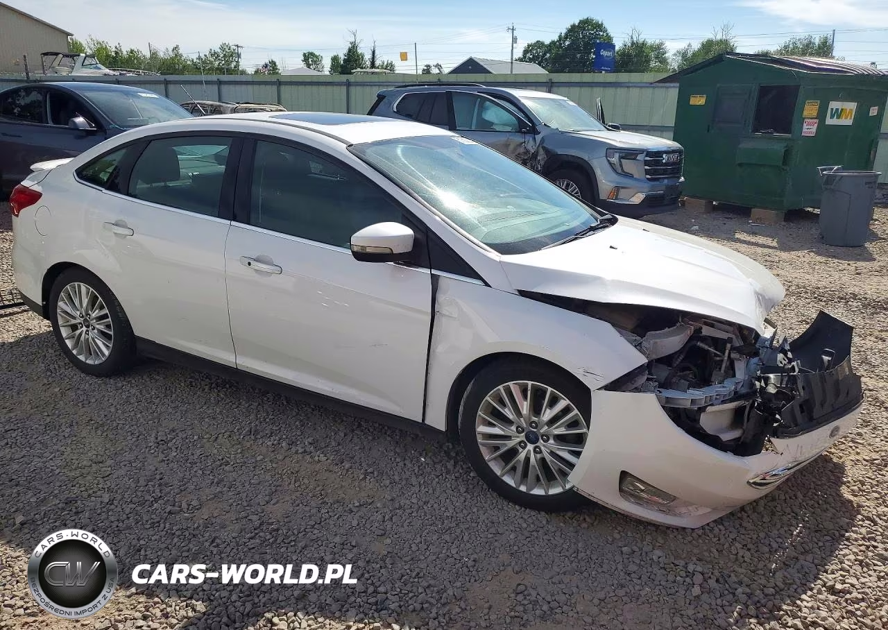 2016 Ford Focus Titanium VIN:1FADP3J25GL367487 - 4