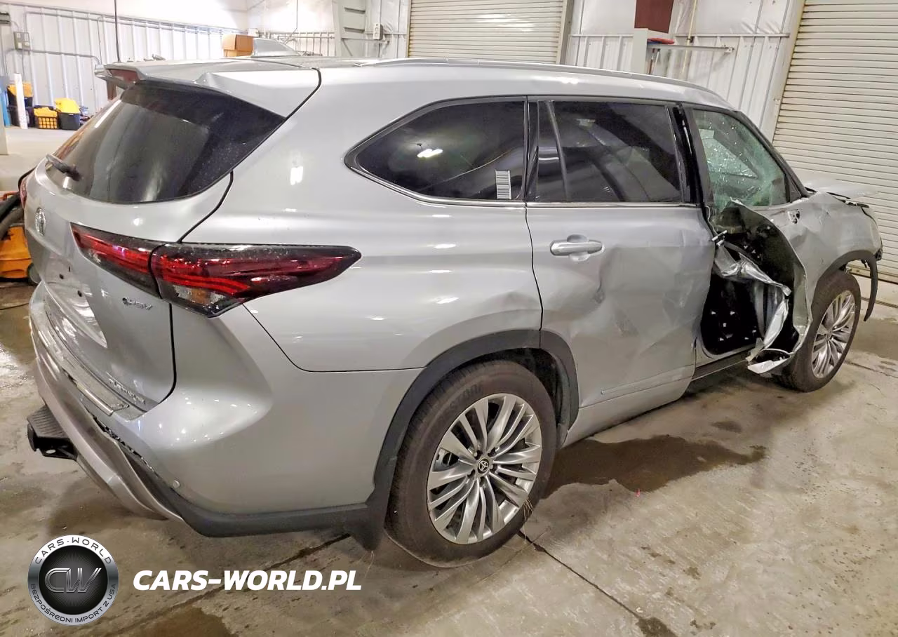 2025 Toyota Highlander Hybrid Platinum VIN:5TDEBRCH2SS688928 - 3