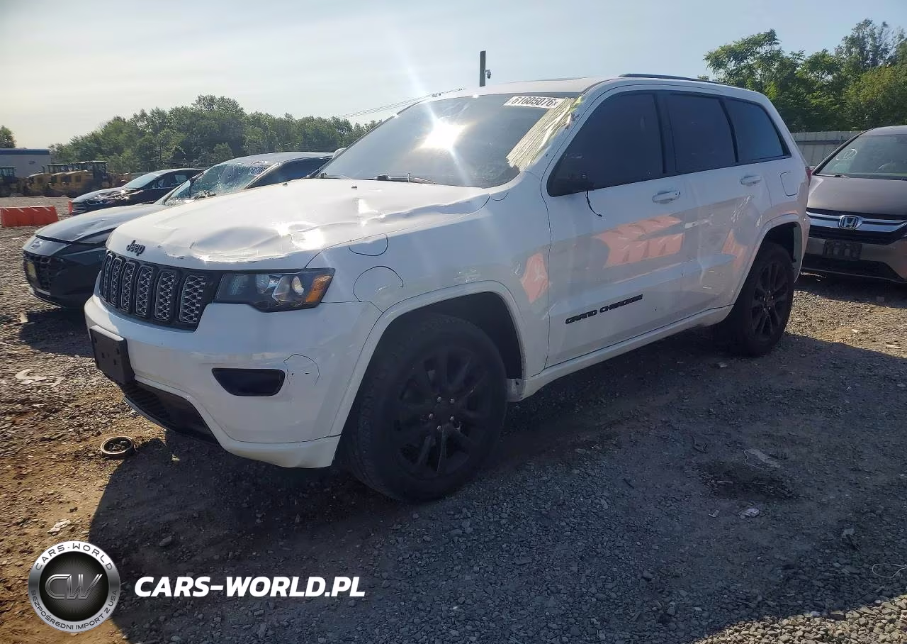 2017 Jeep Grand Cherokee Laredo VIN:1C4RJFAG8HC797692 - 1