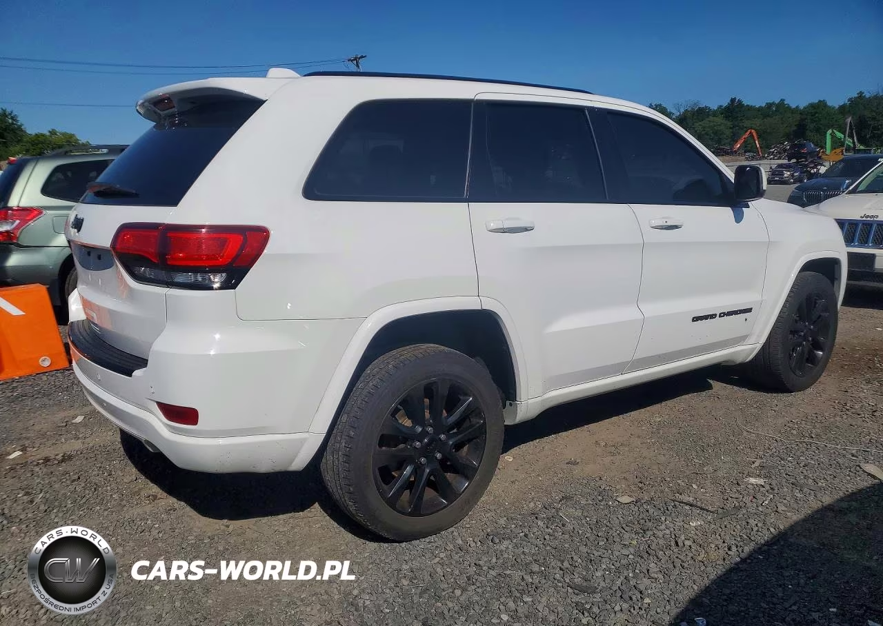 2017 Jeep Grand Cherokee Laredo VIN:1C4RJFAG8HC797692 - 3