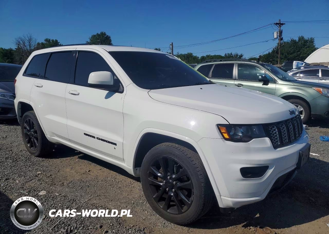 2017 Jeep Grand Cherokee Laredo VIN:1C4RJFAG8HC797692 - 4