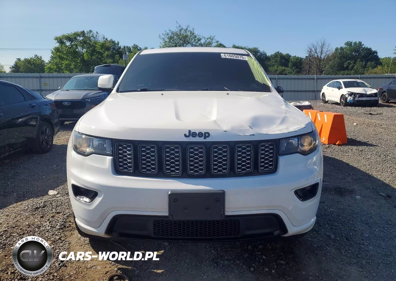 2017 Jeep Grand Cherokee Laredo VIN:1C4RJFAG8HC797692 - 5