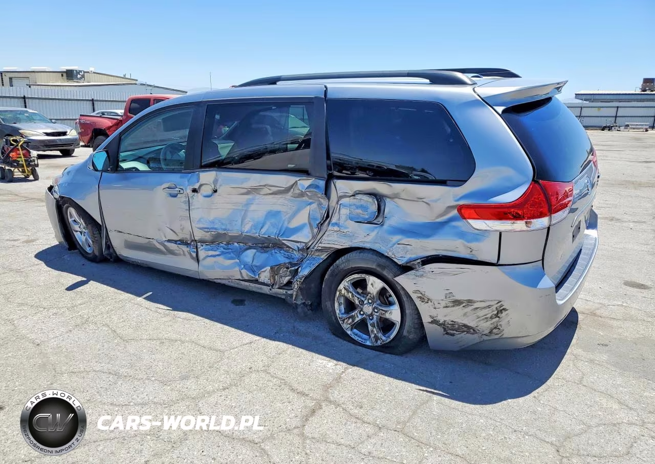 2013 Toyota Sienna Le VIN:5TDKK3DC0DS313352 - 2