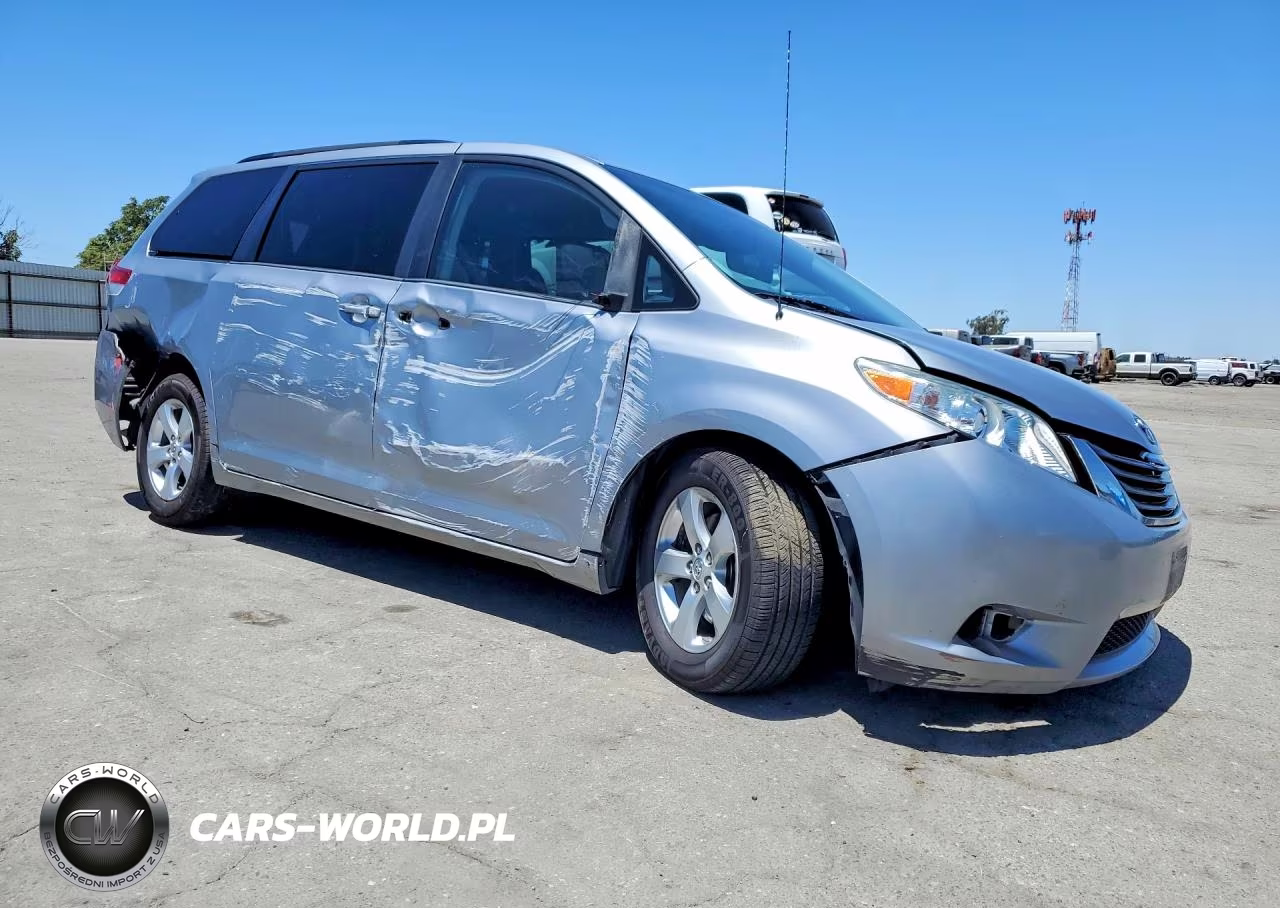 2013 Toyota Sienna Le VIN:5TDKK3DC0DS313352 - 4