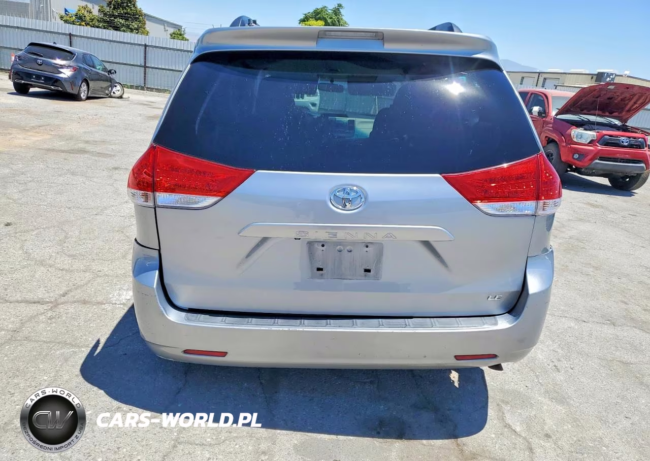 2013 Toyota Sienna Le VIN:5TDKK3DC0DS313352 - 6