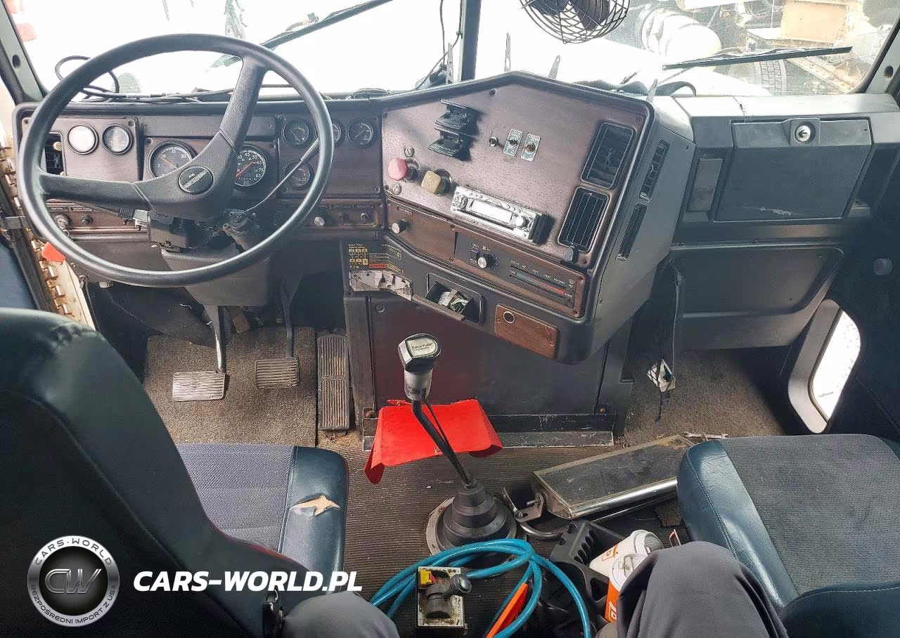 1993 Freightliner Fld120 VIN:1FUYDCYB7PH469251 - 8
