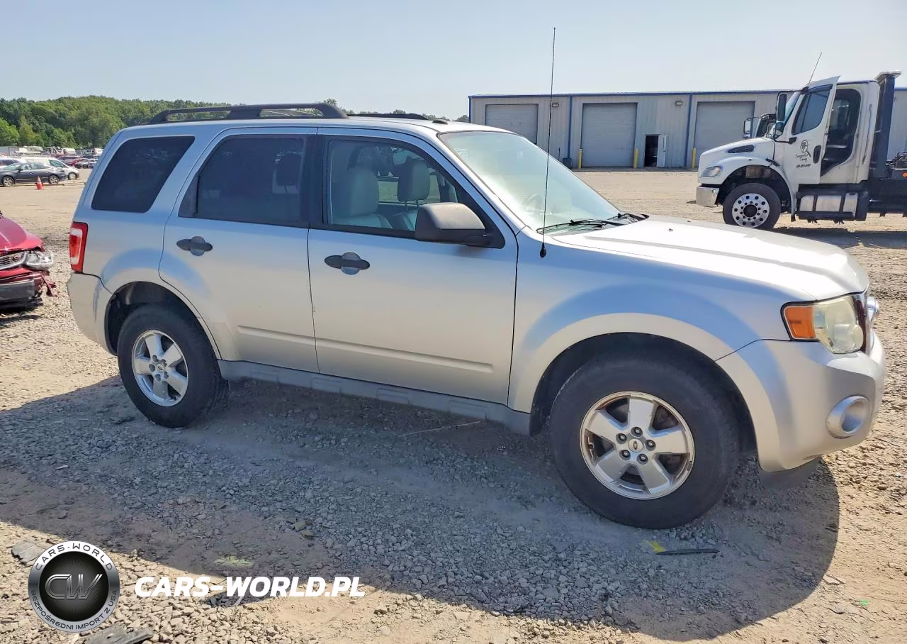 2010 Ford Escape Xlt VIN:1FMCU9D79AKC42204 - 4