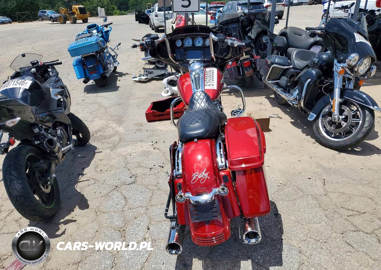 2018 Harley-Davidson Flhx Street Glide VIN:1HD1KBC15JB652275 - 4