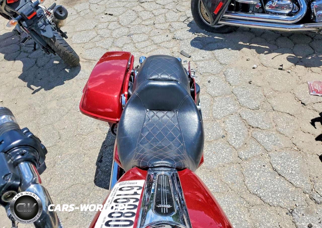 2018 Harley-Davidson Flhx Street Glide VIN:1HD1KBC15JB652275 - 5