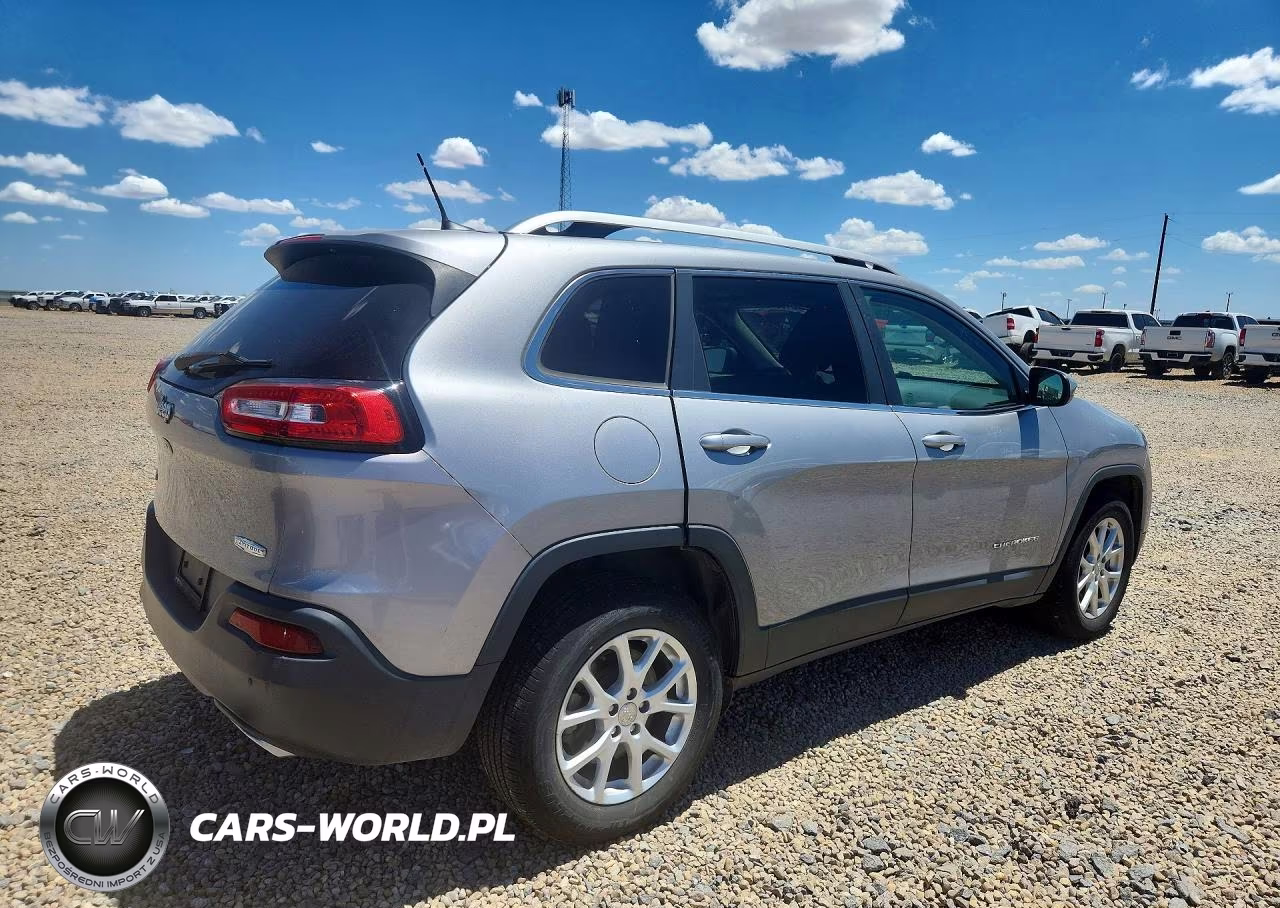 2016 Jeep Cherokee Latitude VIN:1C4PJMCS0GW239877 - 3