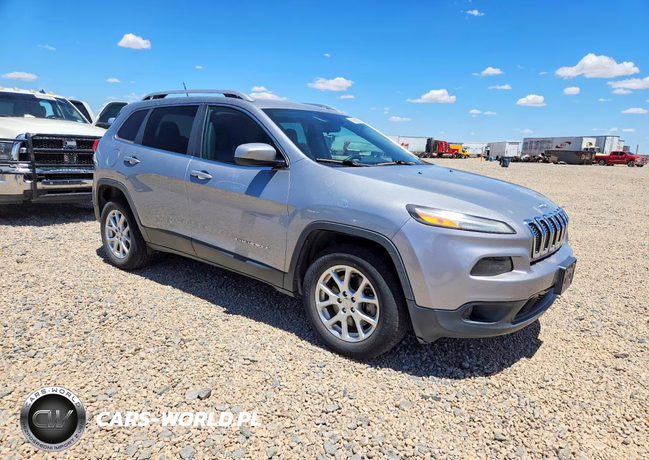 2016 Jeep Cherokee Latitude VIN:1C4PJMCS0GW239877 - 4