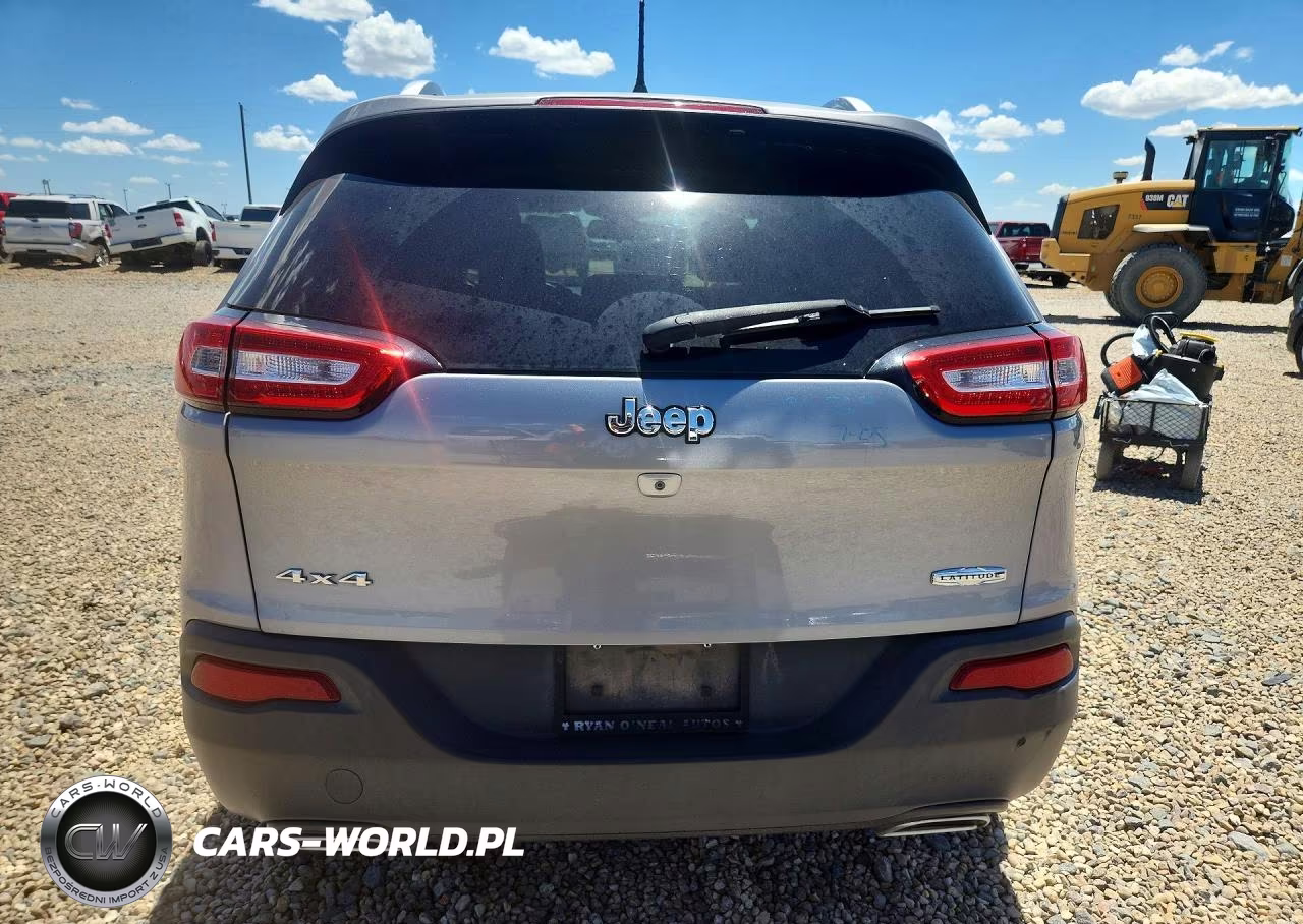 2016 Jeep Cherokee Latitude VIN:1C4PJMCS0GW239877 - 6