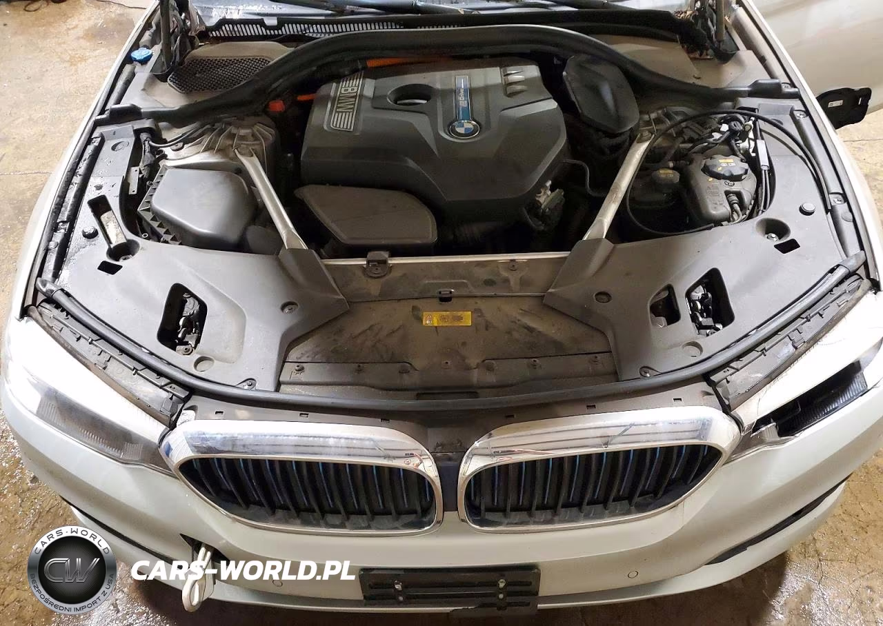 2019 BMW 530Xe VIN:WBAJB1C5XKB376270 - 11