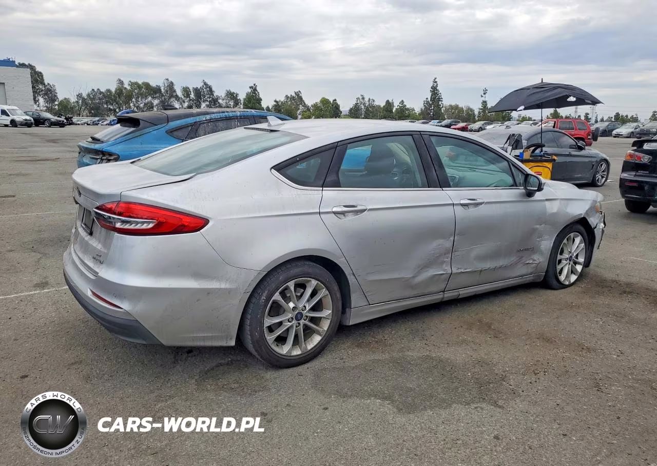 2019 Ford Fusion Se VIN:3FA6P0LU4KR119568 - 3