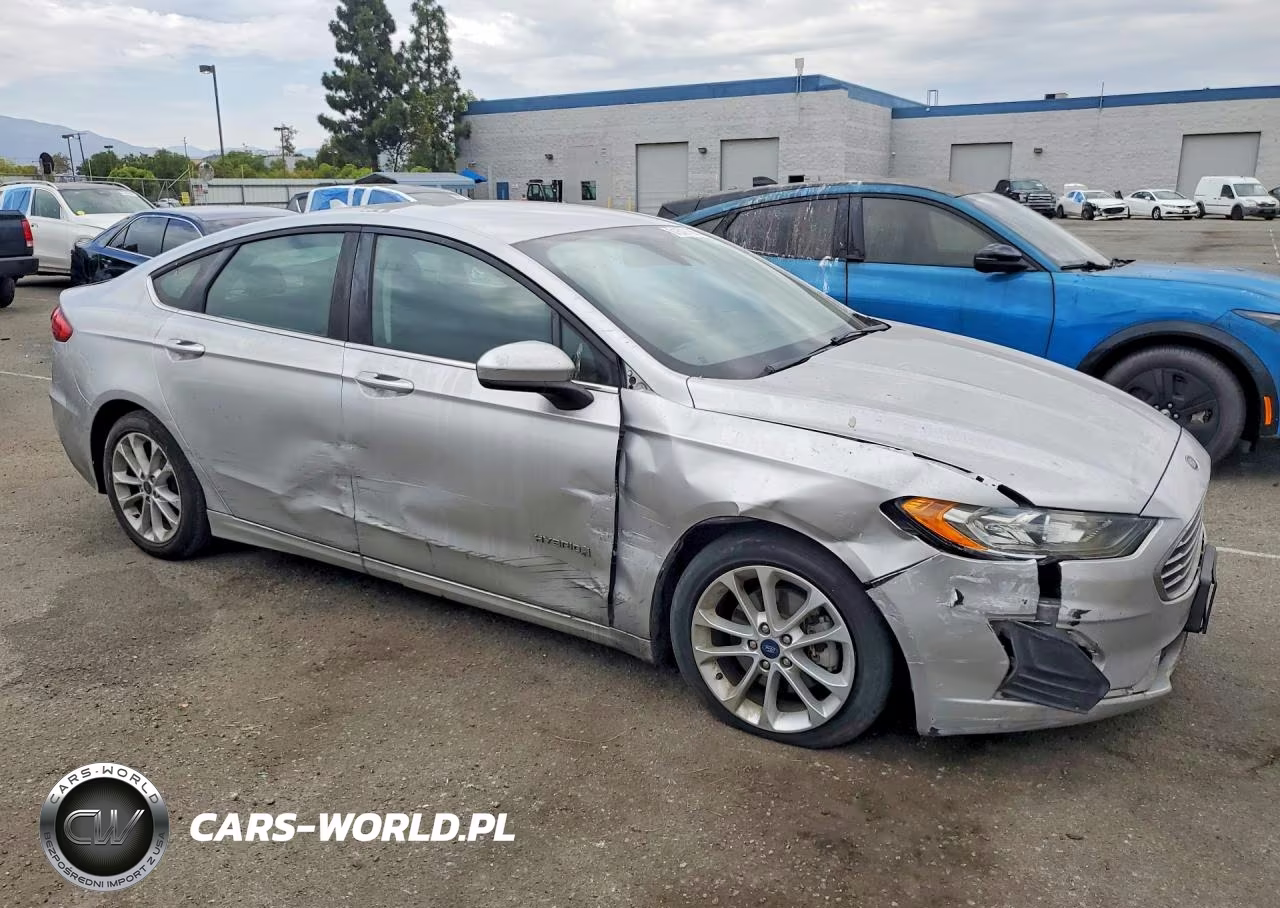2019 Ford Fusion Se VIN:3FA6P0LU4KR119568 - 4
