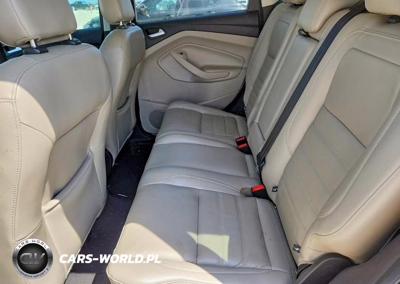 2019 Ford Escape Titanium VIN:1FMCU9J96KUA17668 - 10