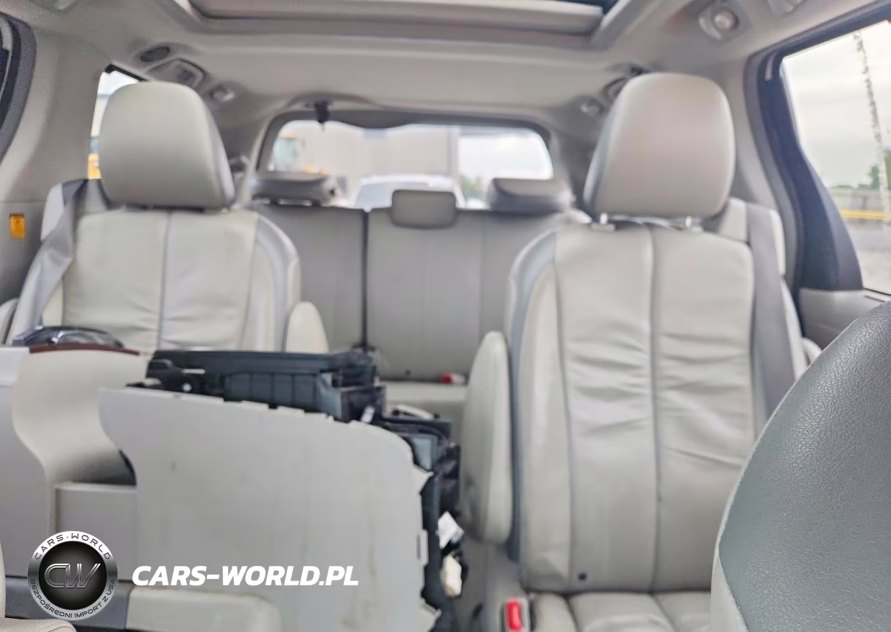 2011 Toyota Sienna Limited 7-Passenger VIN:5TDDK3DC6BS018388 - 10