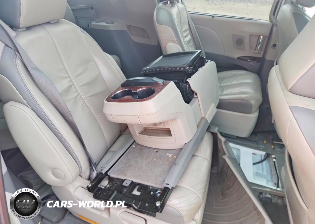 2011 Toyota Sienna Limited 7-Passenger VIN:5TDDK3DC6BS018388 - 13
