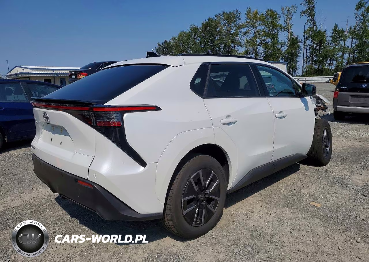 2026 Toyota Bz Xle Plus VIN:JTMBCAEBXTJ000294 - 3