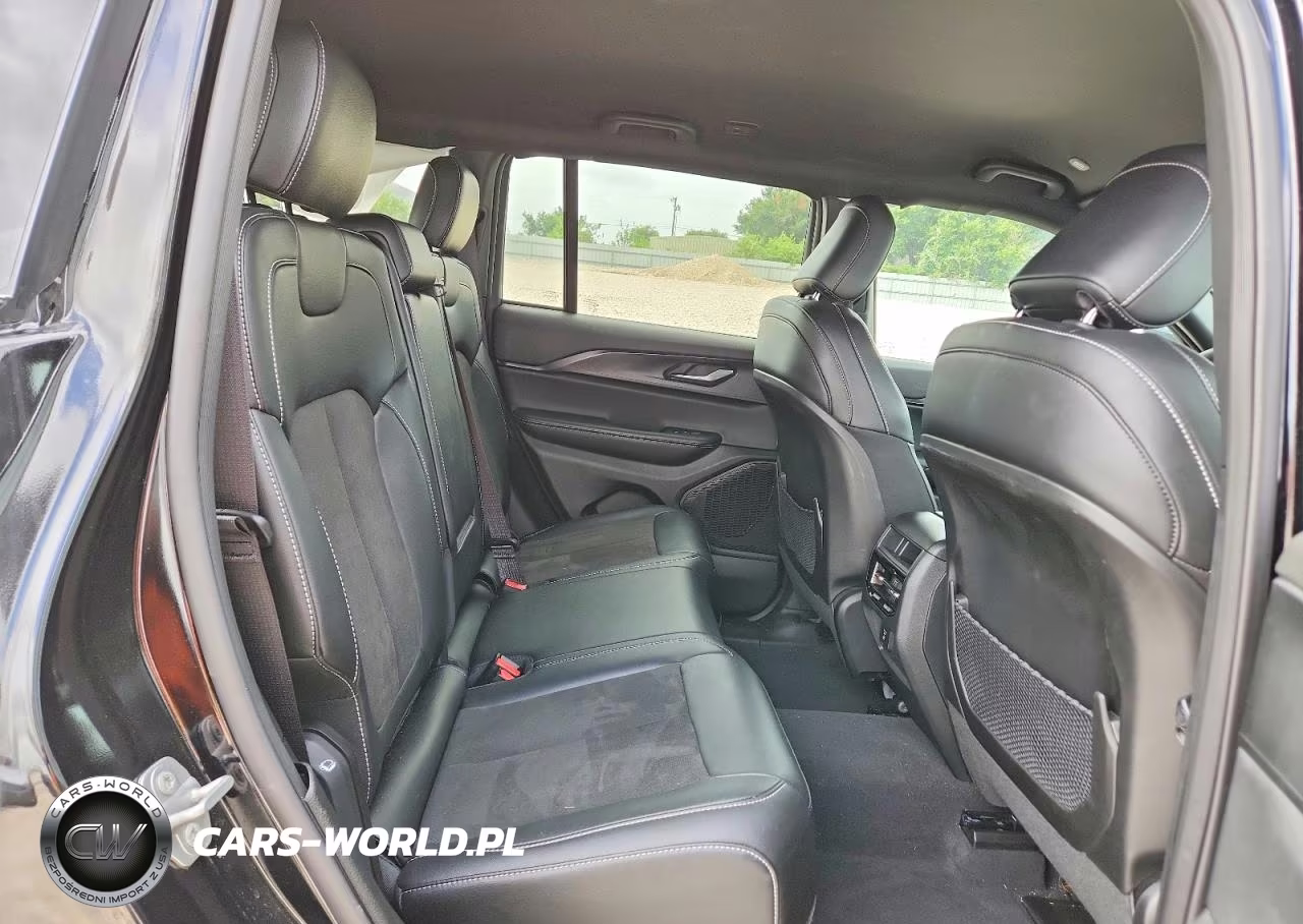 2025 Jeep Grand Cherokee Laredo VIN:1C4RJHAGXSC302203 - 10