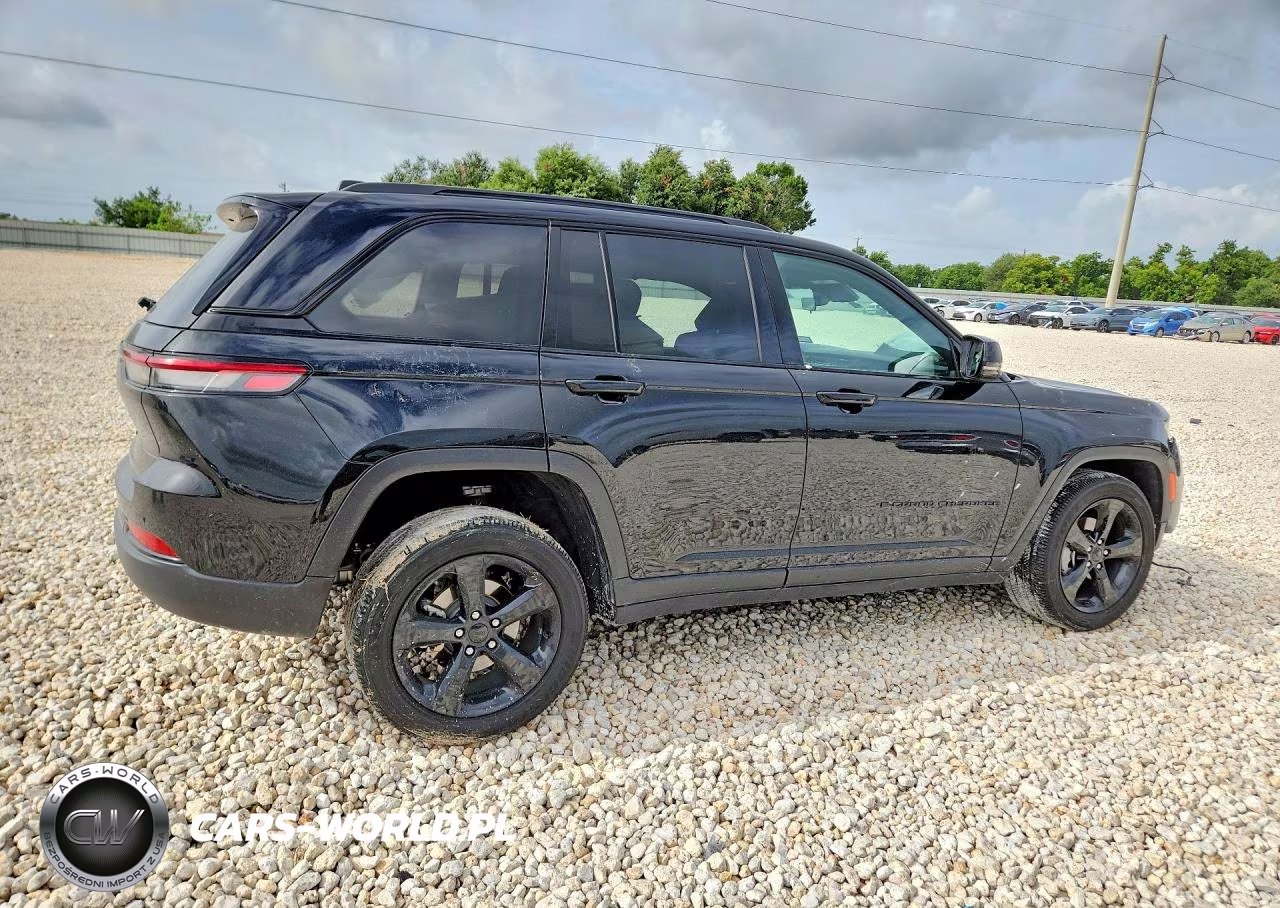 2025 Jeep Grand Cherokee Laredo VIN:1C4RJHAGXSC302203 - 3