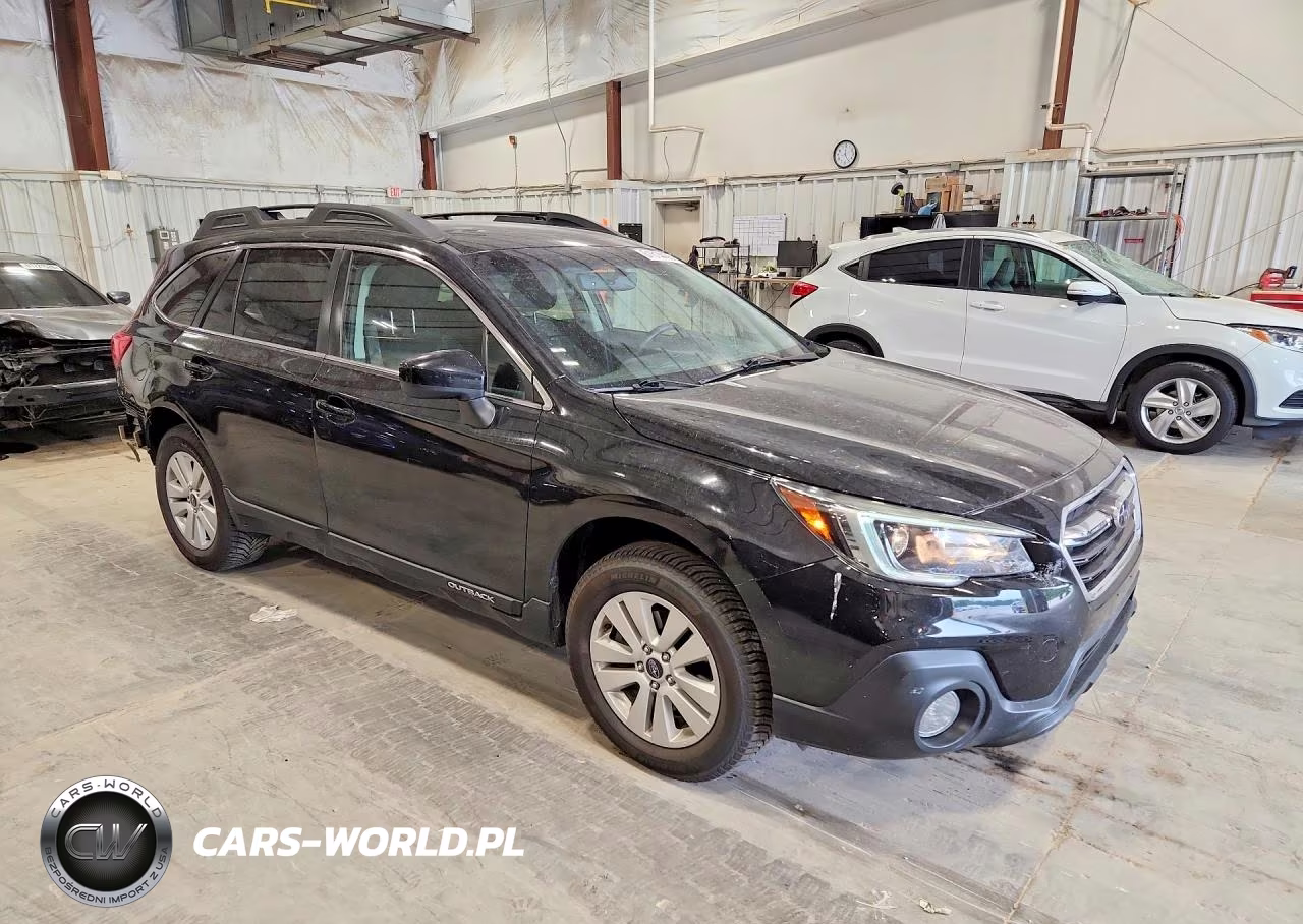 2018 Subaru Outback 2.5I Premium VIN:4S4BSACC9J3207271 - 4