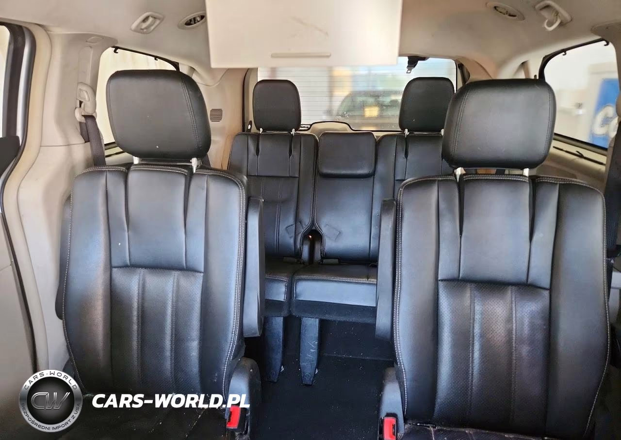 2015 Chrysler Town & Country Touring L VIN:2C4RC1CG2FR646295 - 10