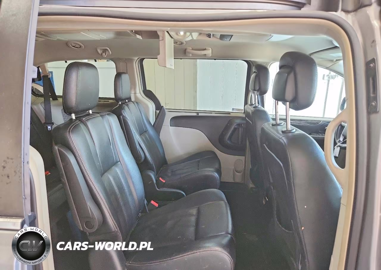 2015 Chrysler Town & Country Touring L VIN:2C4RC1CG2FR646295 - 11