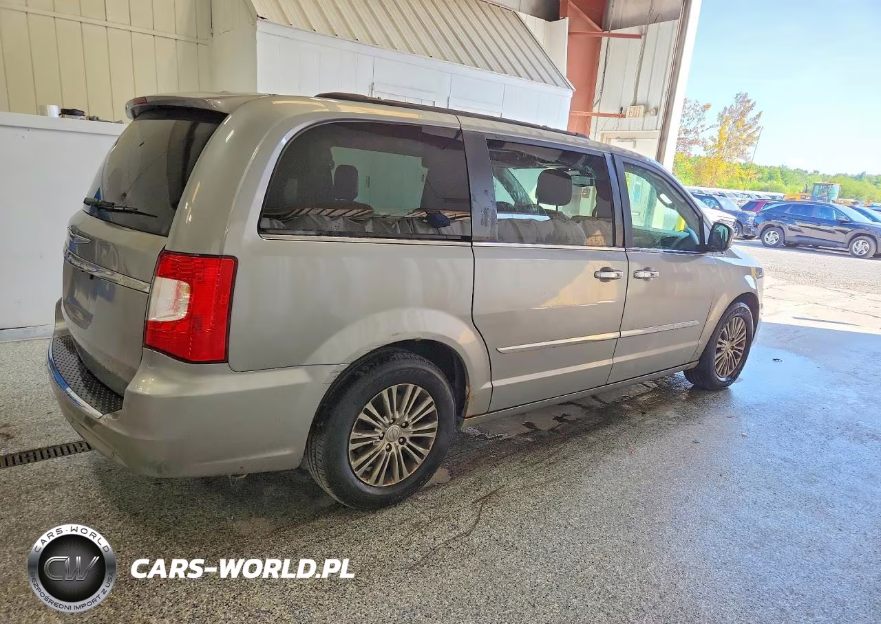 2015 Chrysler Town & Country Touring L VIN:2C4RC1CG2FR646295 - 3