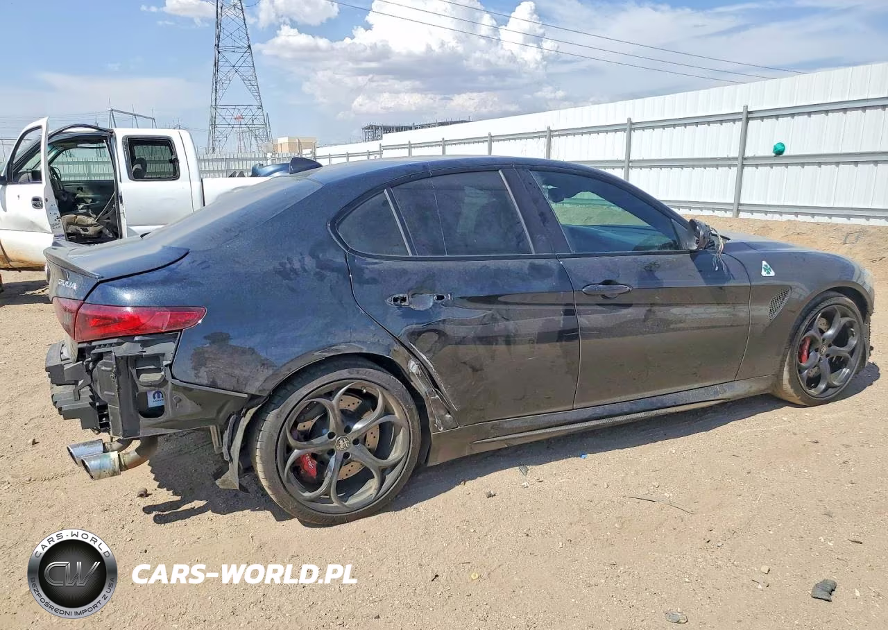 2022 Alfa Romeo Giulia Quadrifoglio VIN:ZARFAMEV8N7655160 - 3