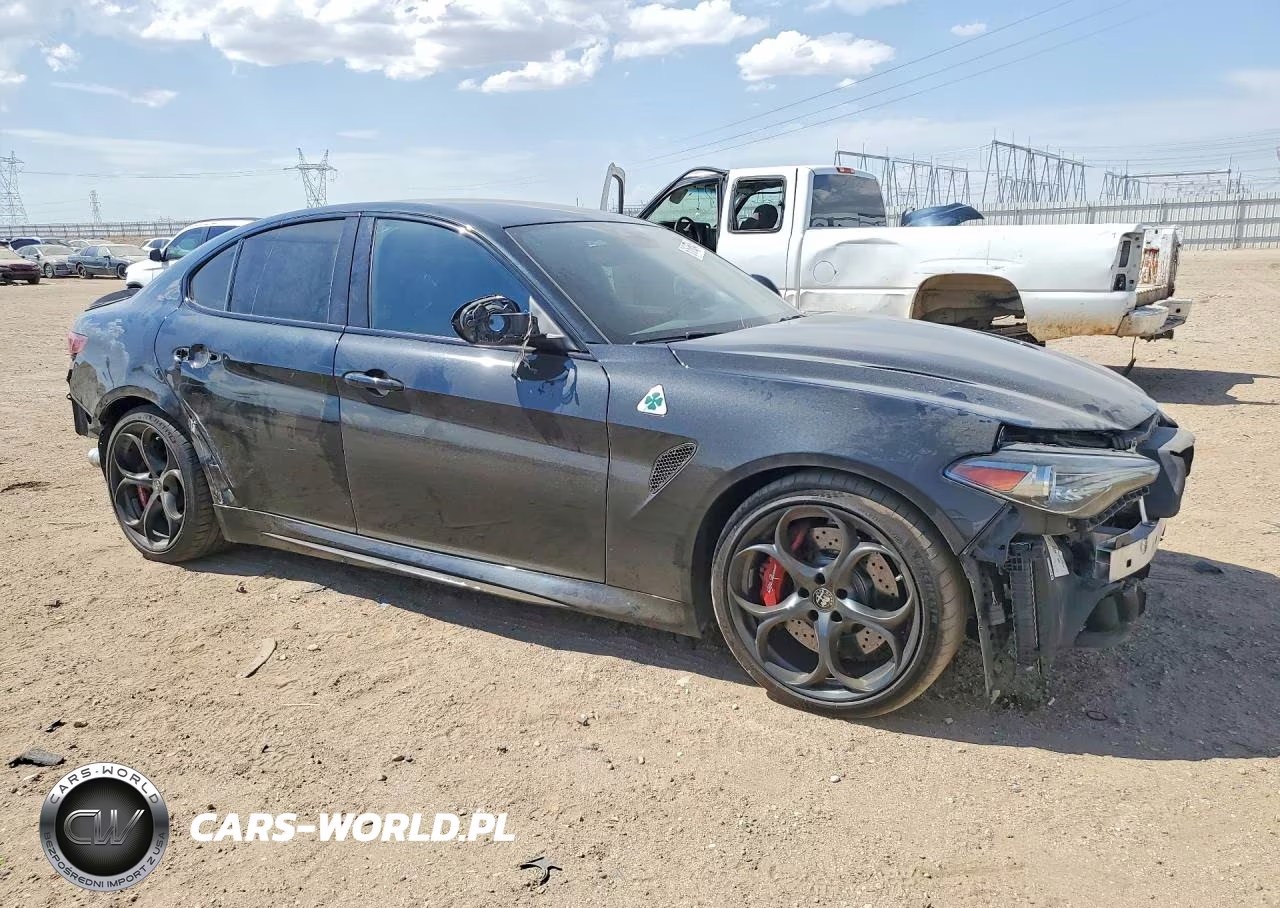 2022 Alfa Romeo Giulia Quadrifoglio VIN:ZARFAMEV8N7655160 - 4