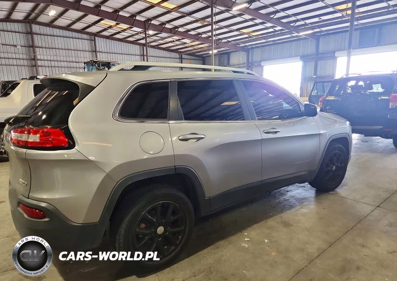 2017 Jeep Cherokee Latitude VIN:1C4PJLCB2HW526746 - 3