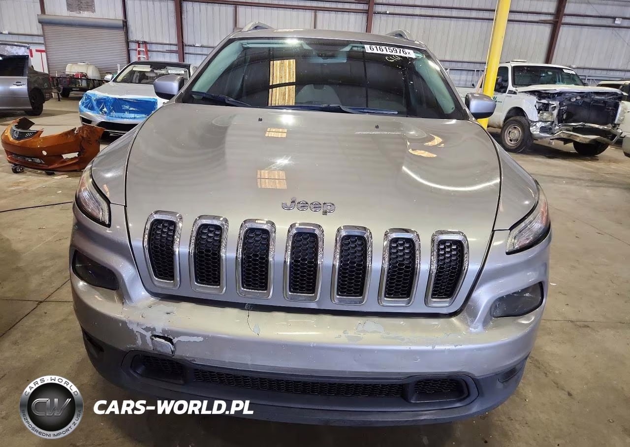 2017 Jeep Cherokee Latitude VIN:1C4PJLCB2HW526746 - 5