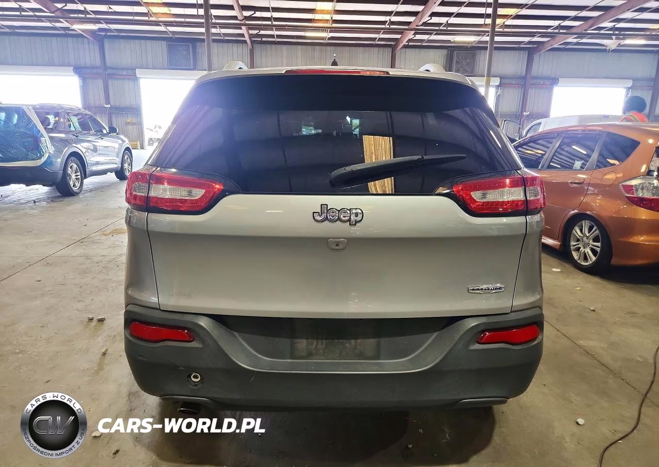 2017 Jeep Cherokee Latitude VIN:1C4PJLCB2HW526746 - 6