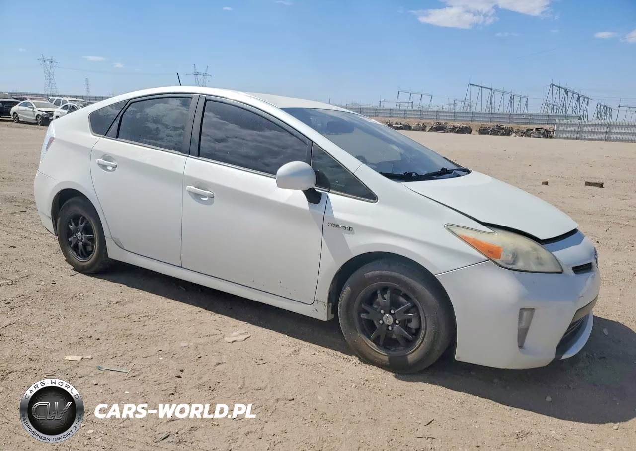 2015 Toyota Prius Four VIN:JTDKN3DU7F1913785 - 4