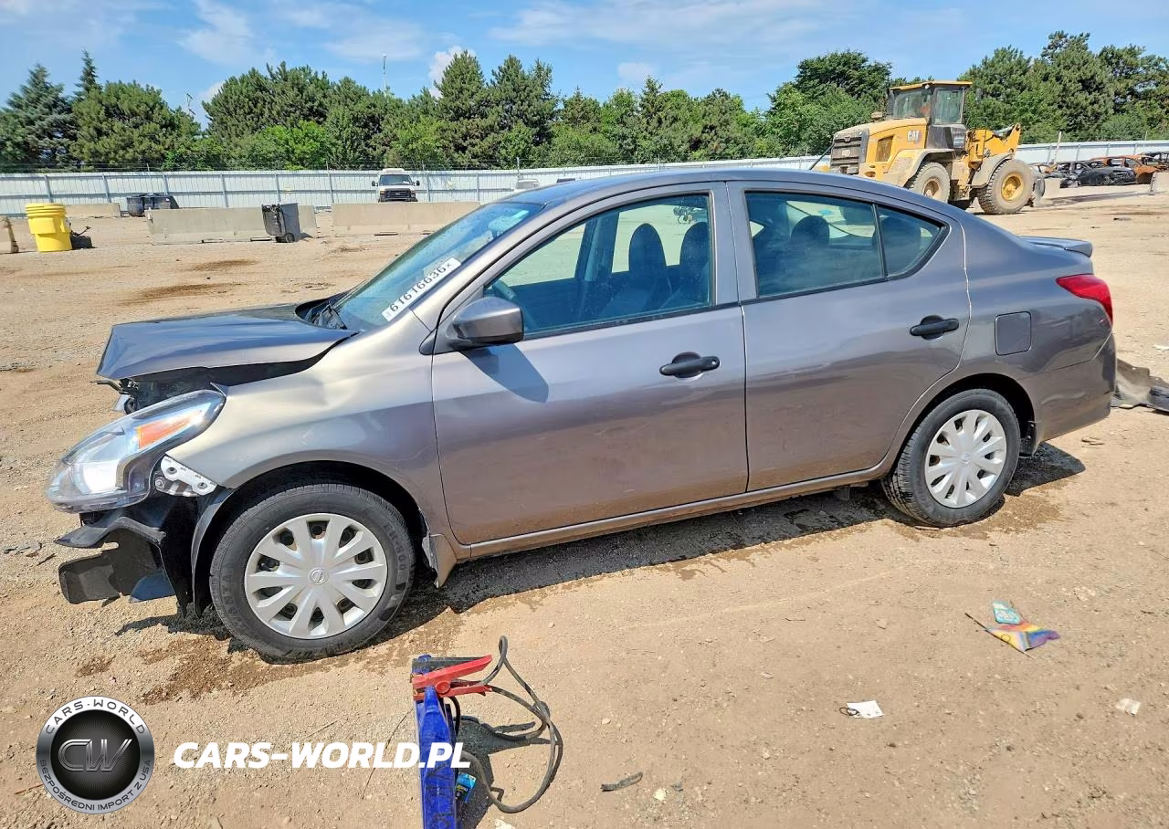 2017 Nissan Versa 1.6 S Plus – zdjęcie 1 z 13