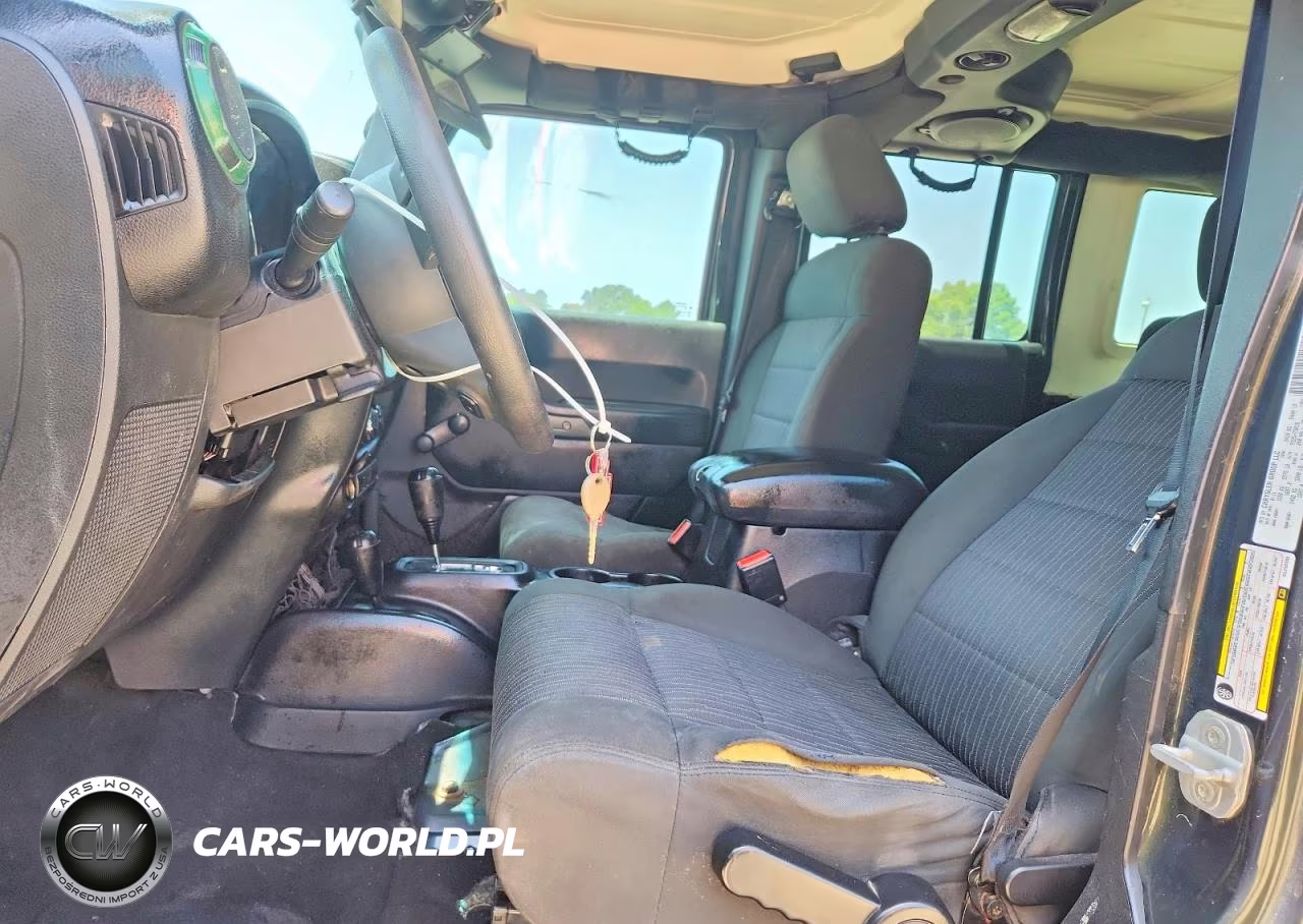 2012 Jeep Wrangler Unlimited Sport VIN:1C4BJWDGXCL113120 - 7