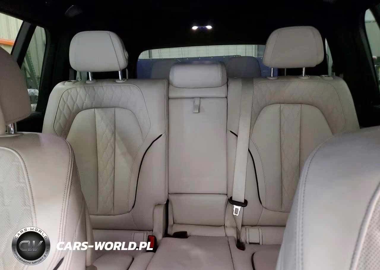 2019 BMW X7 xDrive50I VIN:5UXCX4C51KLS35837 - 10
