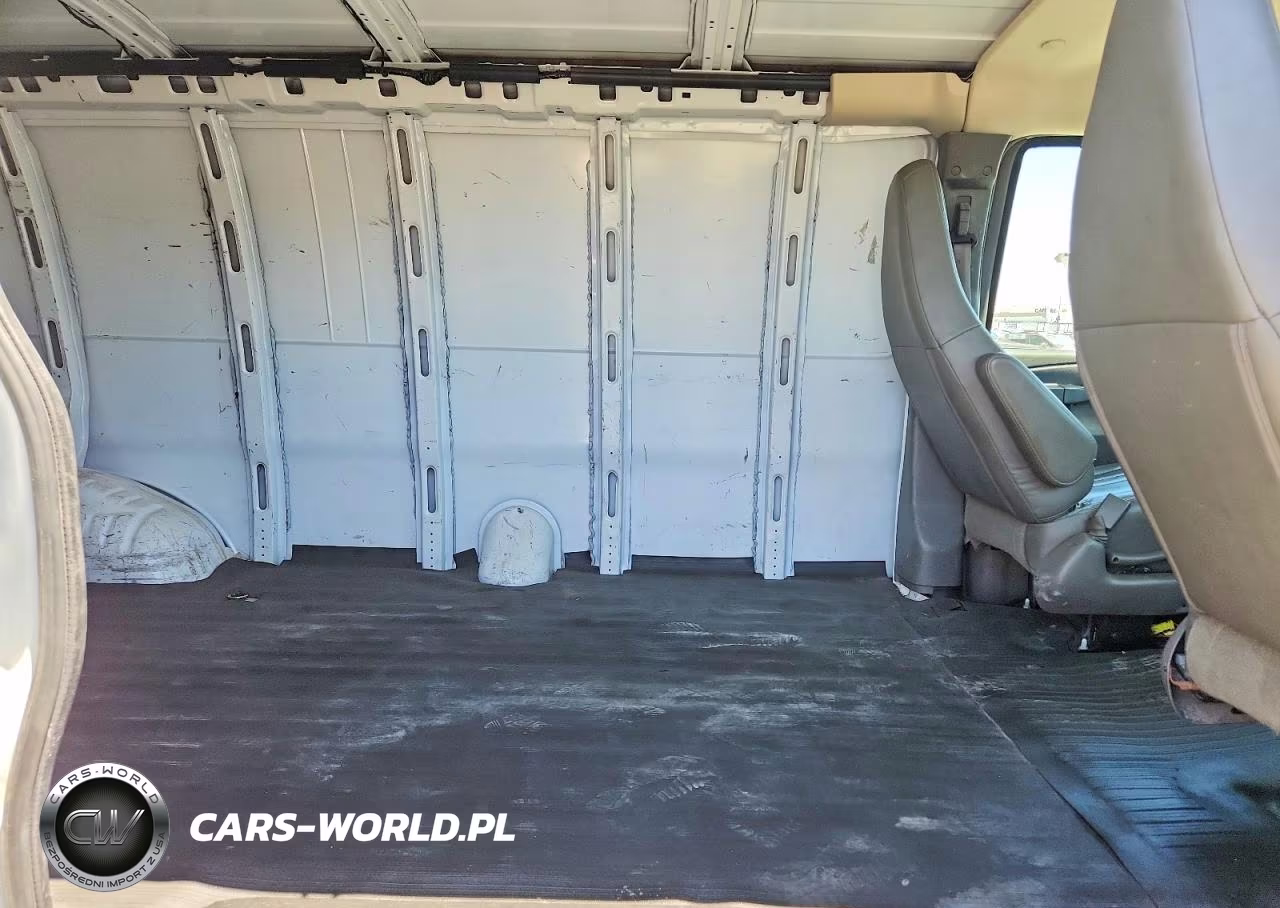 2019 Chevrolet Express G2500 VIN:1GCWGBFP3K1175622 - 11